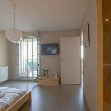 Διαμέρισμα Face A La